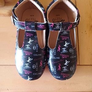 Monkey feet size 4-5years Designer logo T strap shoes